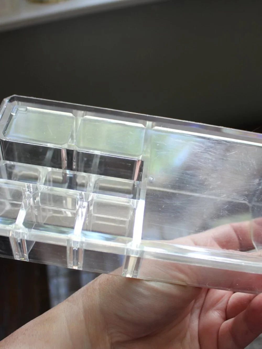 5 Plastic Containers for Holding Makeup or Art Supplies?